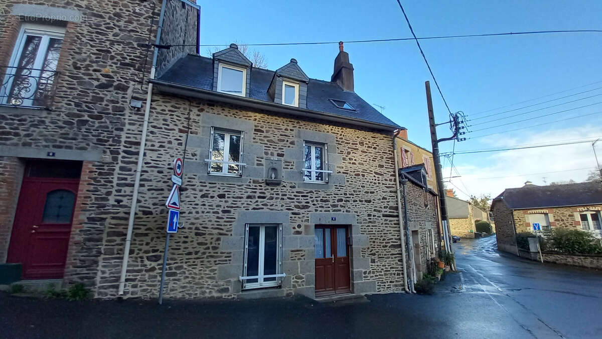 Maison à FOUGERES