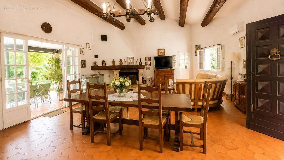 Maison à LE MUY