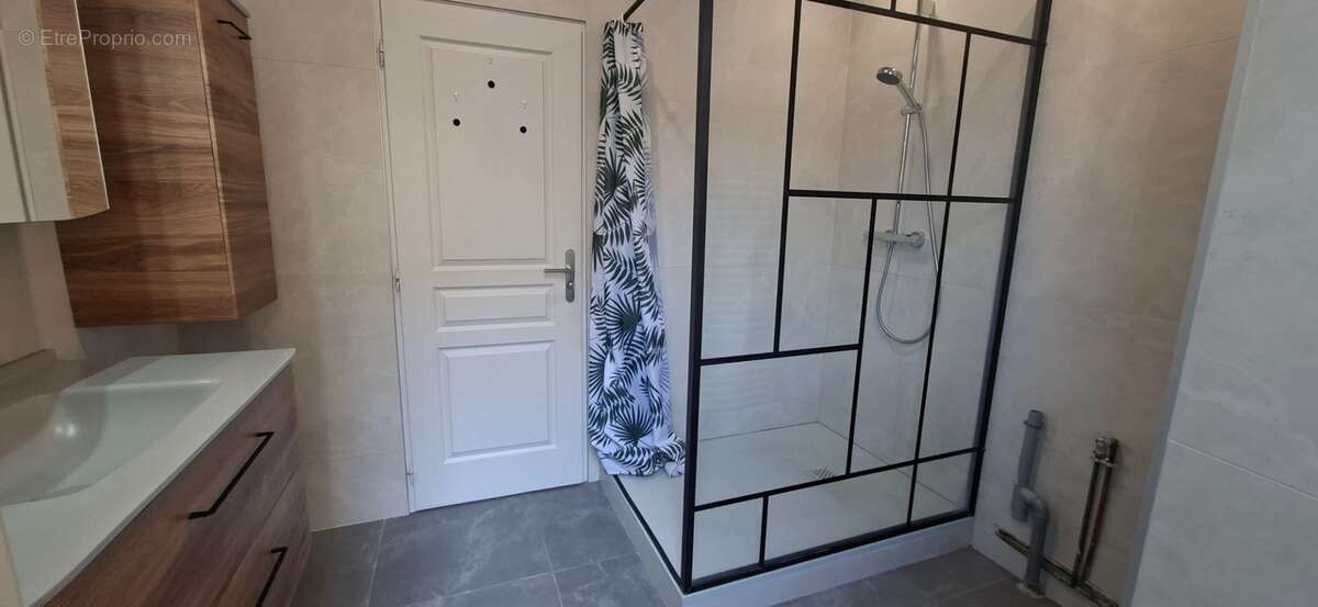 Appartement de caractère – Centre-ville d'Aix-les-Bains - photo 11
