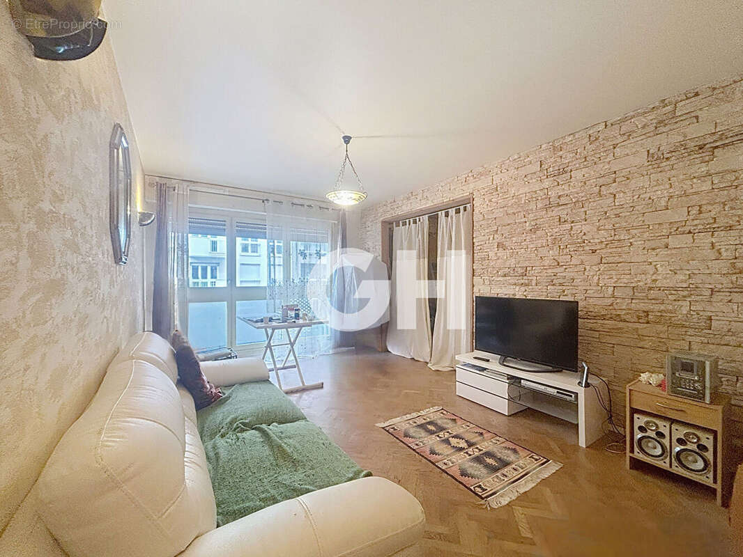 Appartement à PARIS-19E