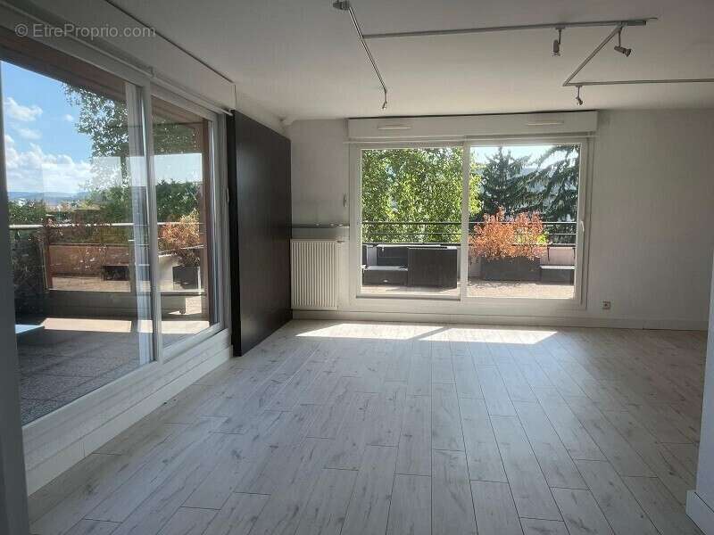 T4 en attique à Annemasse Salon - Appartement à ANNEMASSE