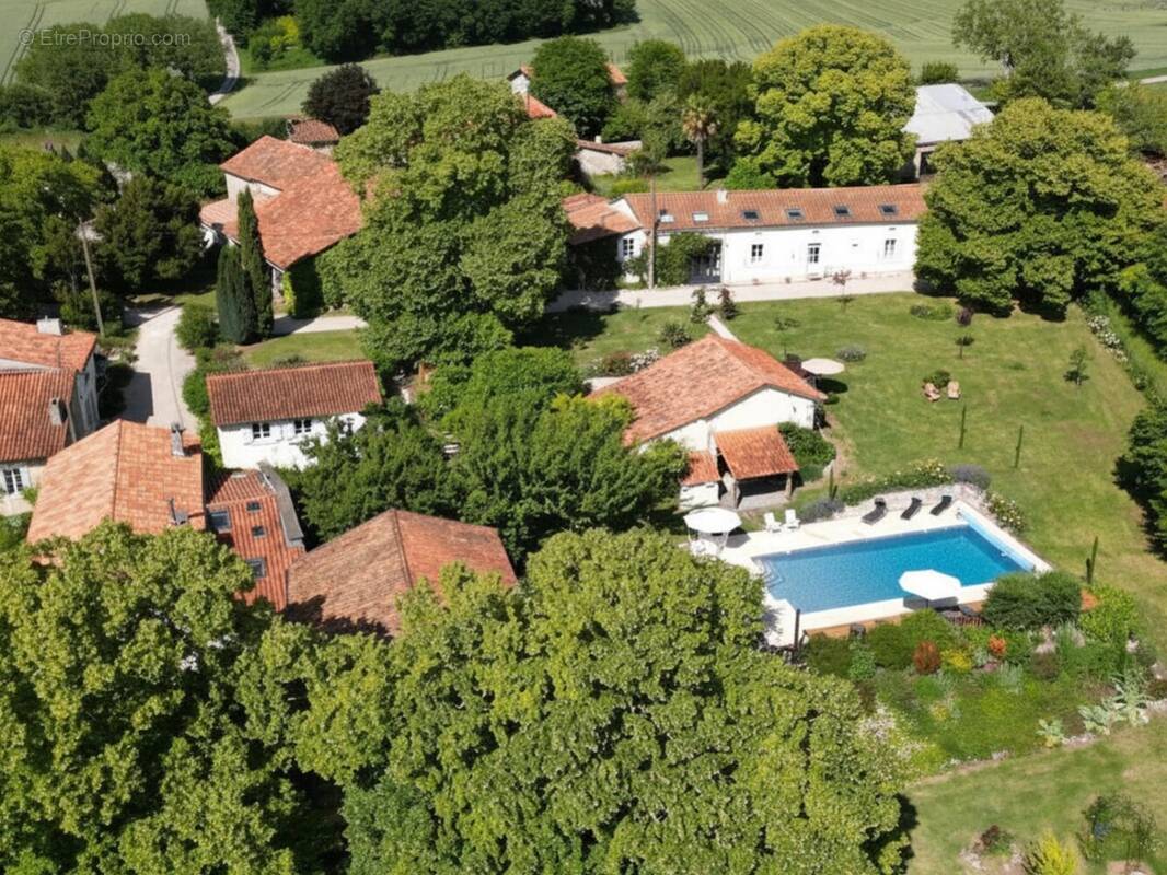 Maison à AUBETERRE-SUR-DRONNE