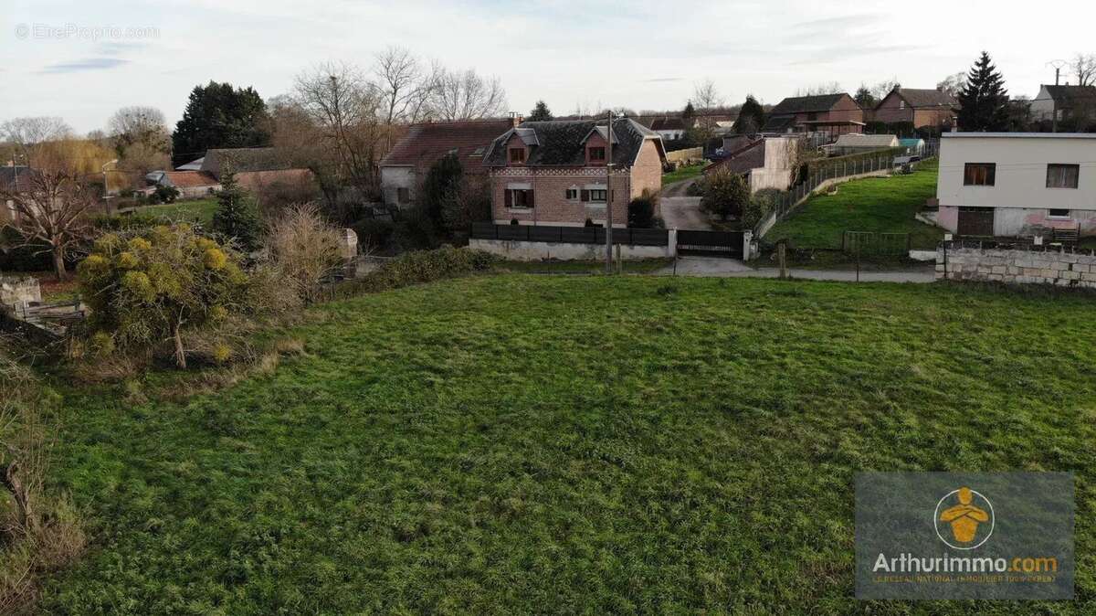 Terrain à AMIGNY-ROUY