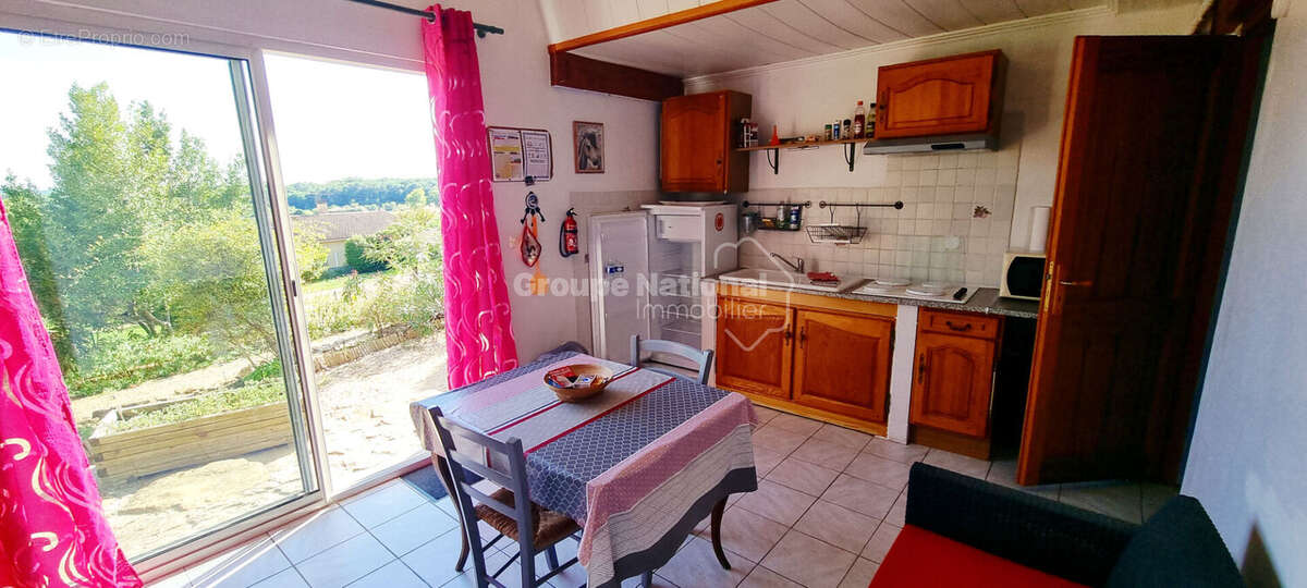 Villa de 238m² avec vue et  2 logements indépendants - photo 11