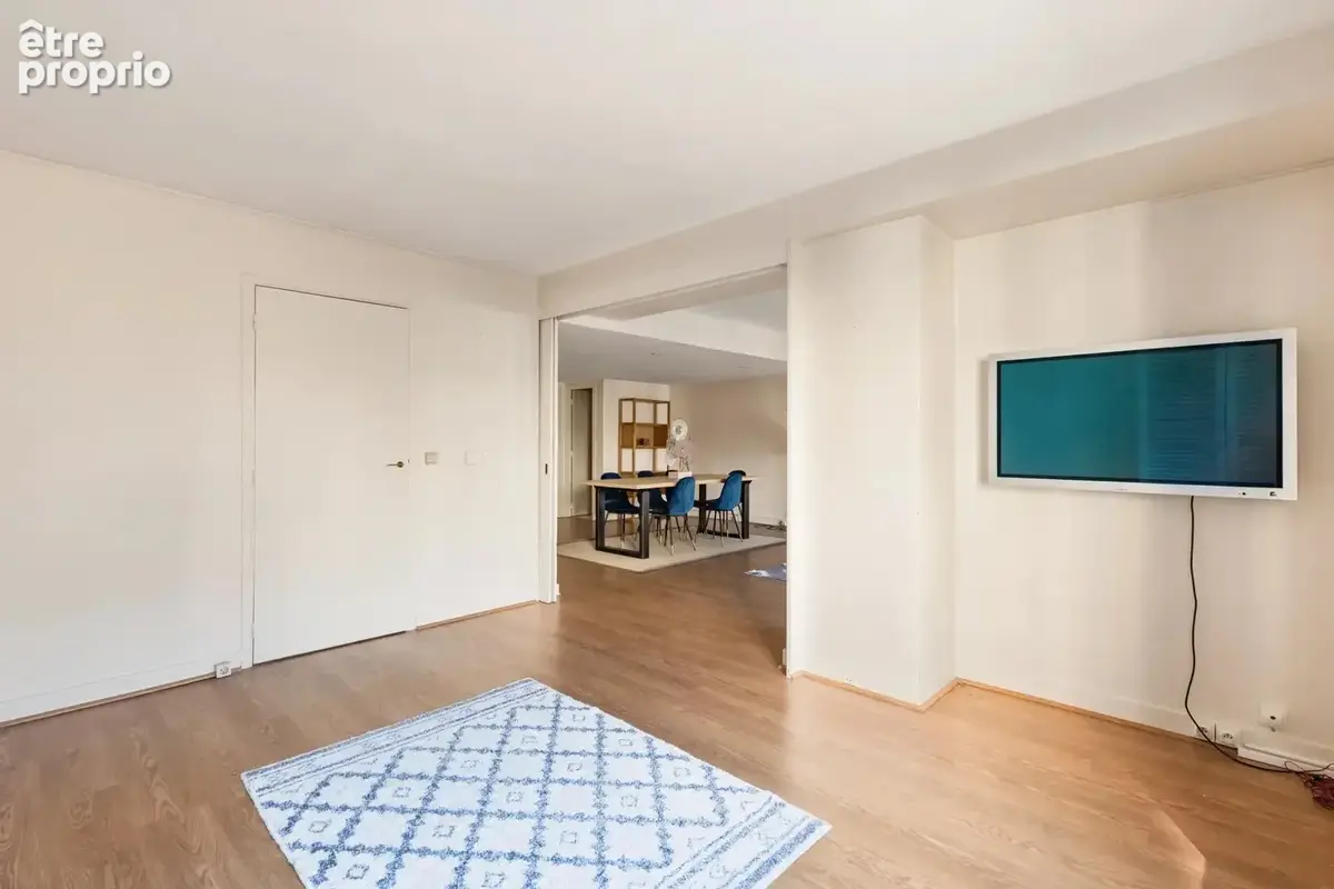 Paris 17e – Wagram – Appartement de deux pièces aux beaux volumes - photo 9