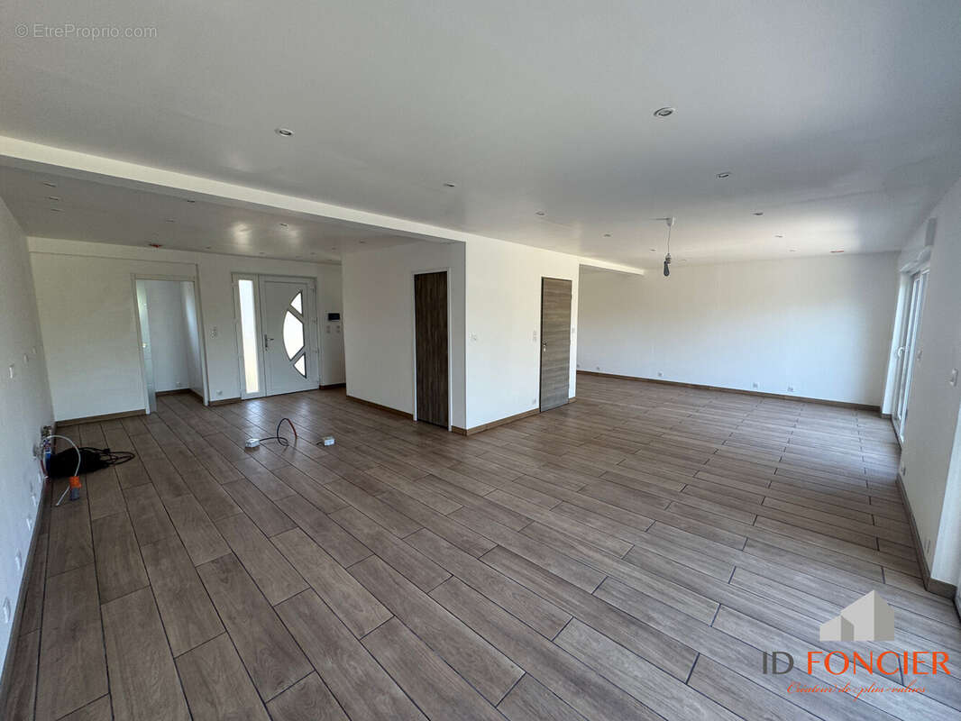 Maison à CHILLY-MAZARIN