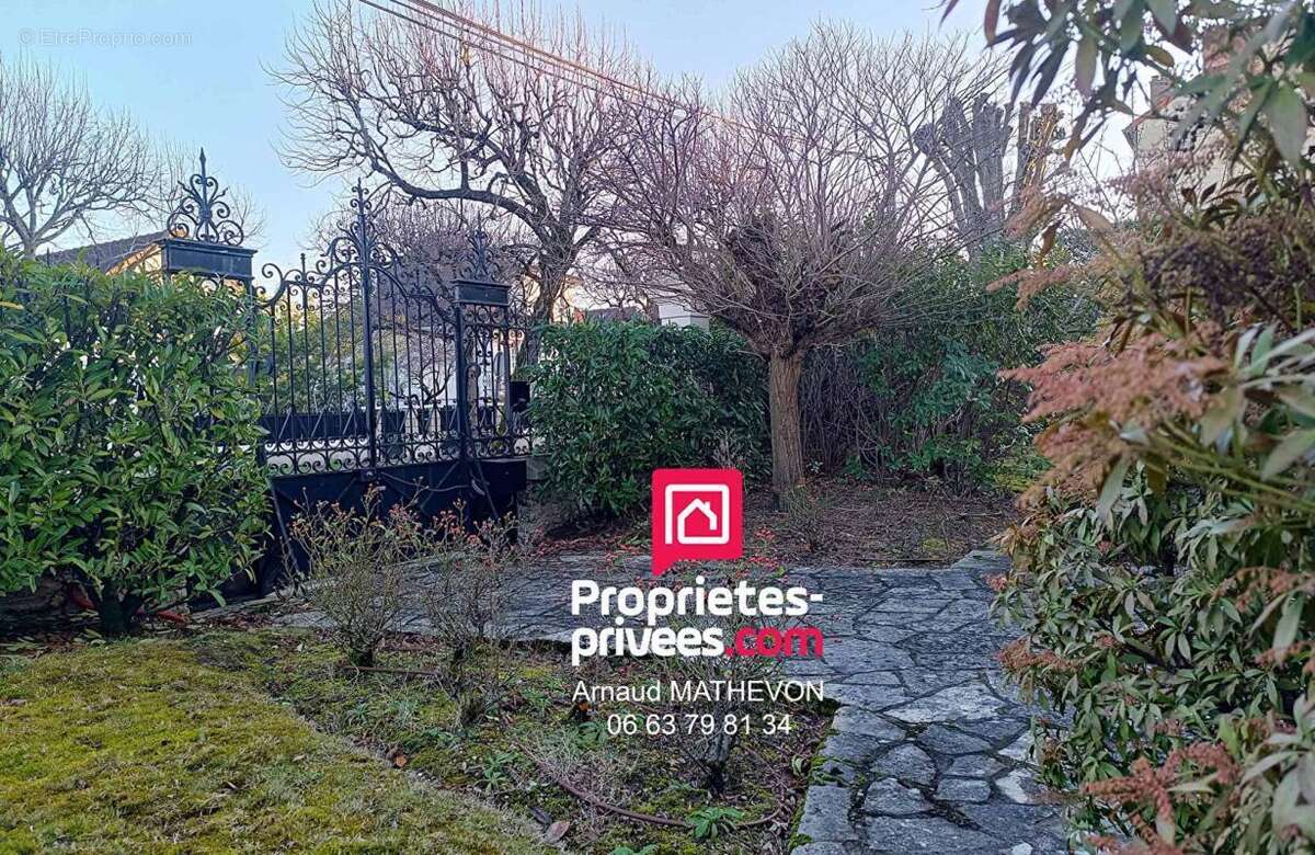 Maison à SAINT-MAUR-DES-FOSSES