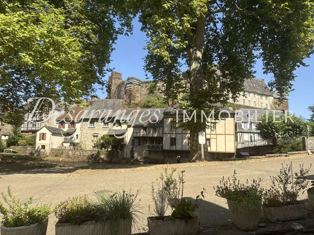 Appartement à SEGUR-LE-CHATEAU