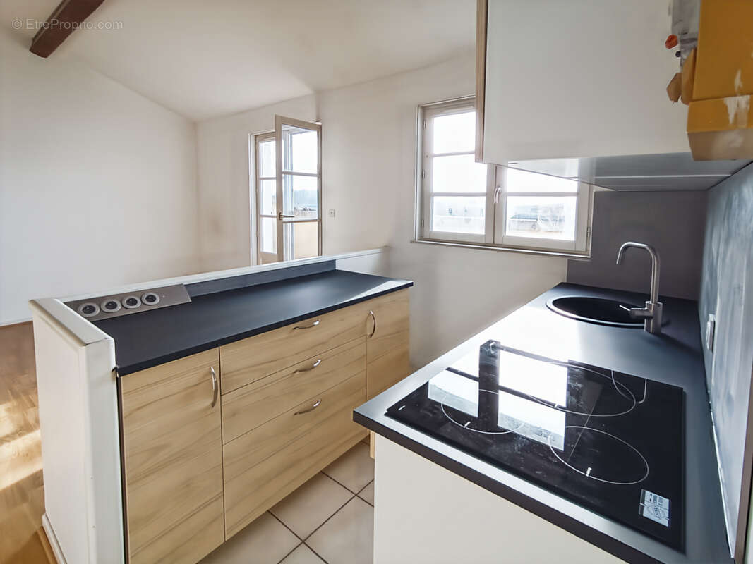 Trévoux - À vendre   Appartement T3 de 49 m2 avec balcon terrasse perché sur la Saône - photo 5