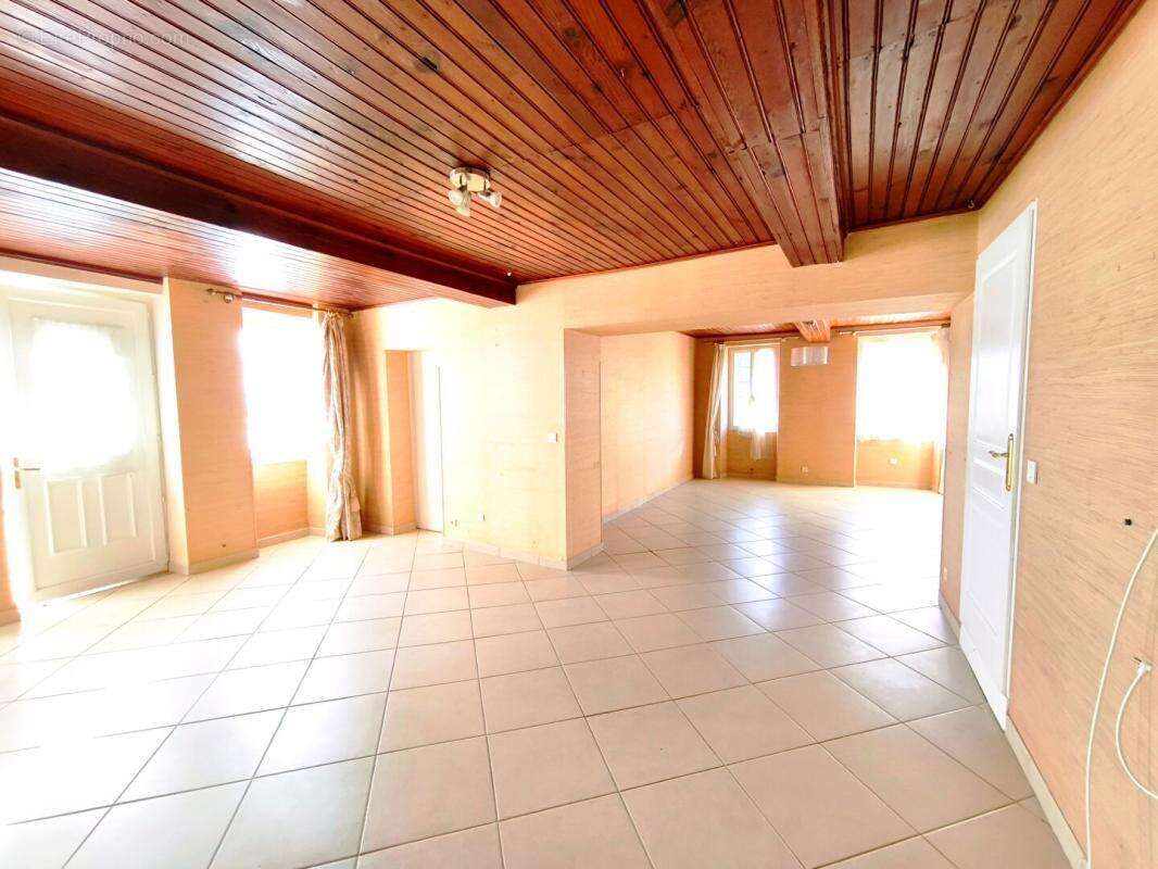 Maison Poyartin 4 pièce(s) 154 m2 plus garage 65 m2 et dépendance 37m2 - photo 5