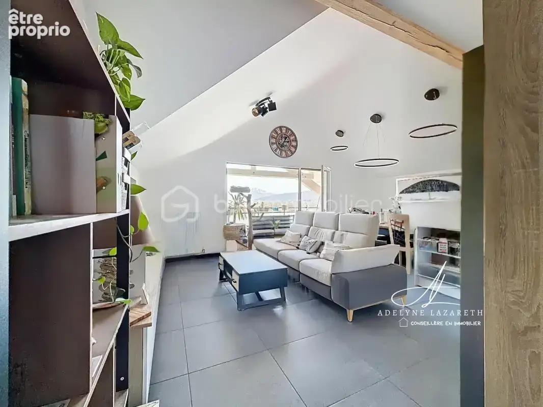 Appartement à POISY