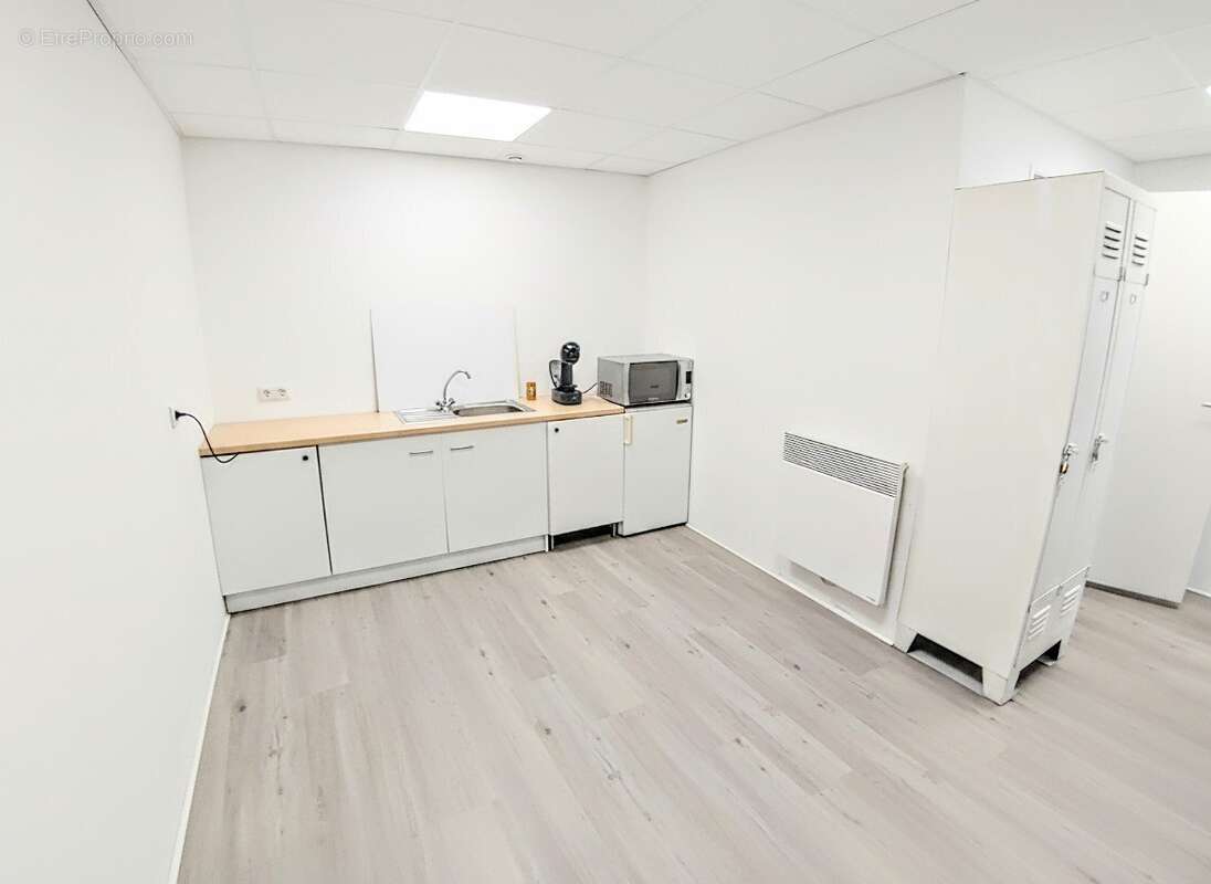 Atelier Pro 2006 + bureaux  - Rodez - photo 13