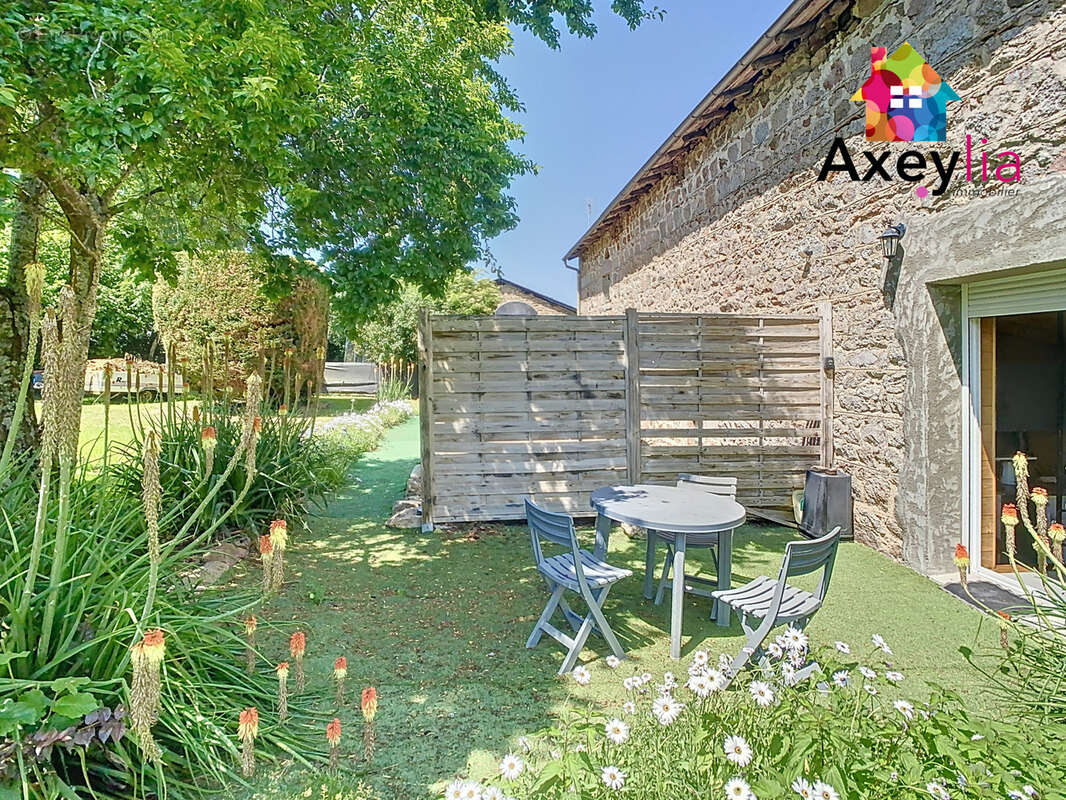 Maison à SAINT-MARTIN-D'ESTREAUX