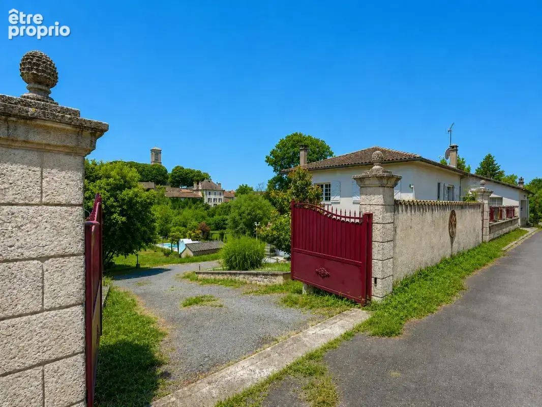 Maison de caractère avec piscine chauffée, rivière et vue ex - photo 3