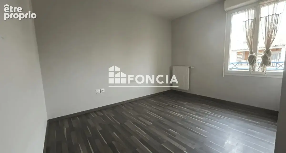 Magnifique T3 proche toutes commodités, très beau volume pour la pièce de vie, appartement lumineux et au calme, grande terrasse - photo 4