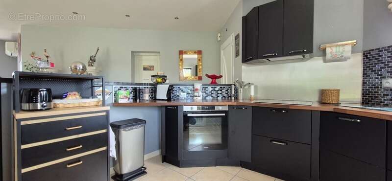 Maison à vendre 6 pièces SAINTE LIVRADE SUR LOT (47)Sainte-Livrade-sur-Lot – Belle propriété familiale sur 3 000 m² de terrain a - photo 4