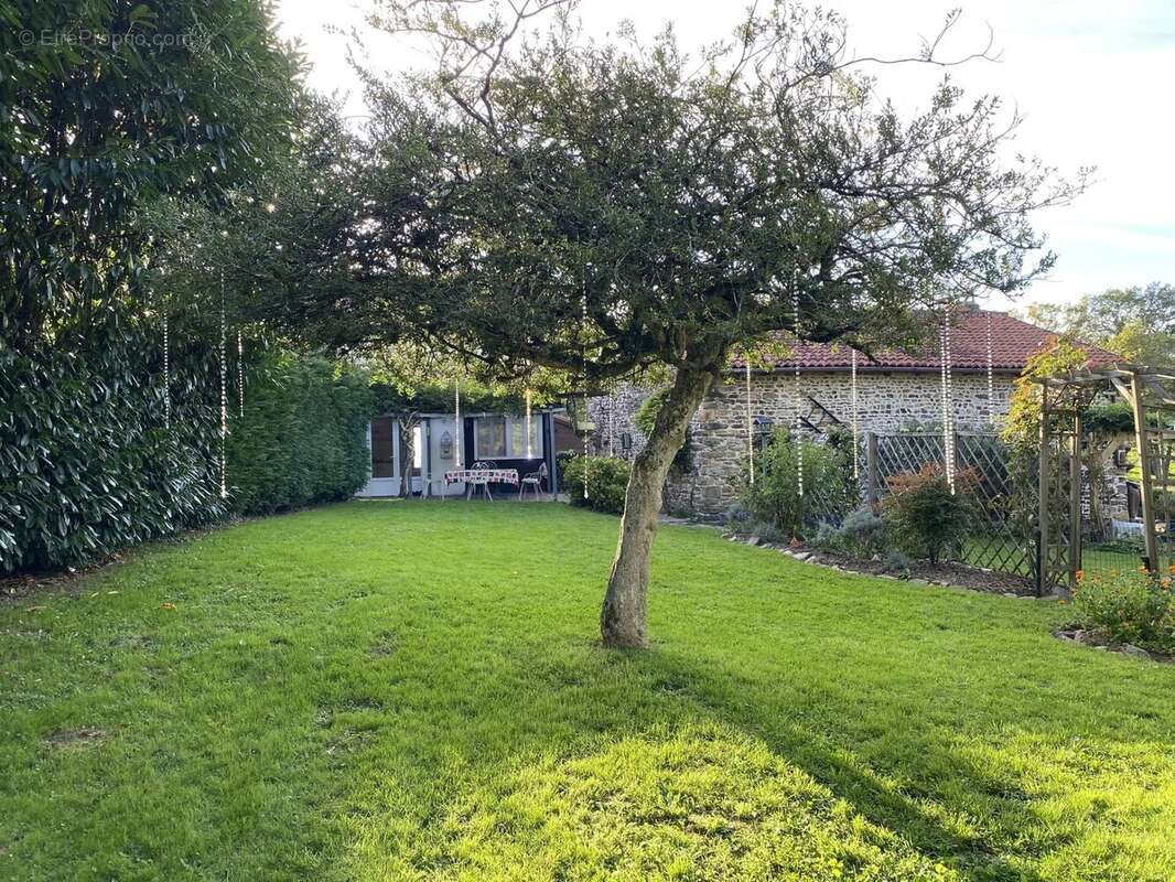 Maison à BUSSIERE-POITEVINE