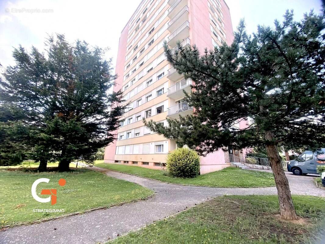 Appartement à SAINT-ETIENNE-DU-ROUVRAY