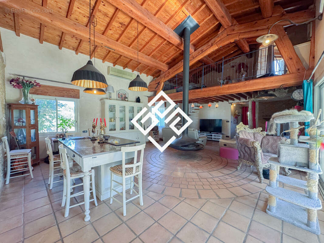 Villa d'exception au coeur d'un village prisé - photo 6