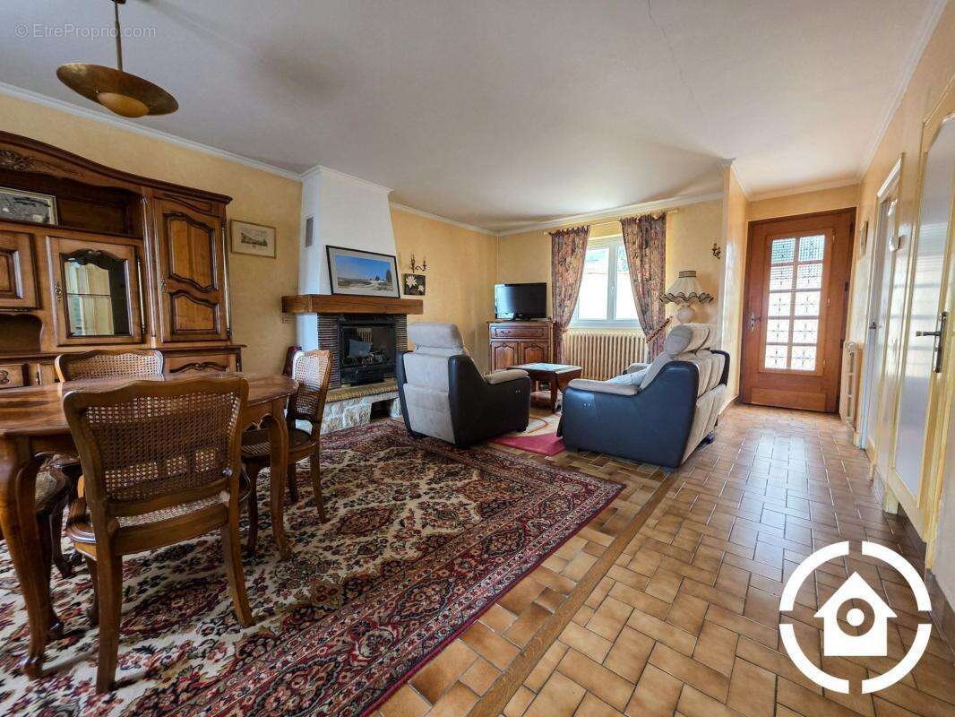 Maison familiale 4 chambres + dépendance et cour - photo 4