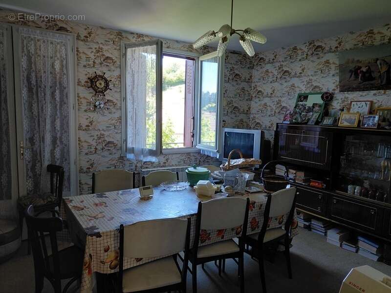 Maison familiale avec jardin et garage – Montsalvy (15120) - photo 4