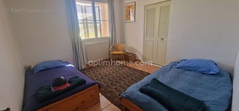 Maison à SAINT-MITRE-LES-REMPARTS