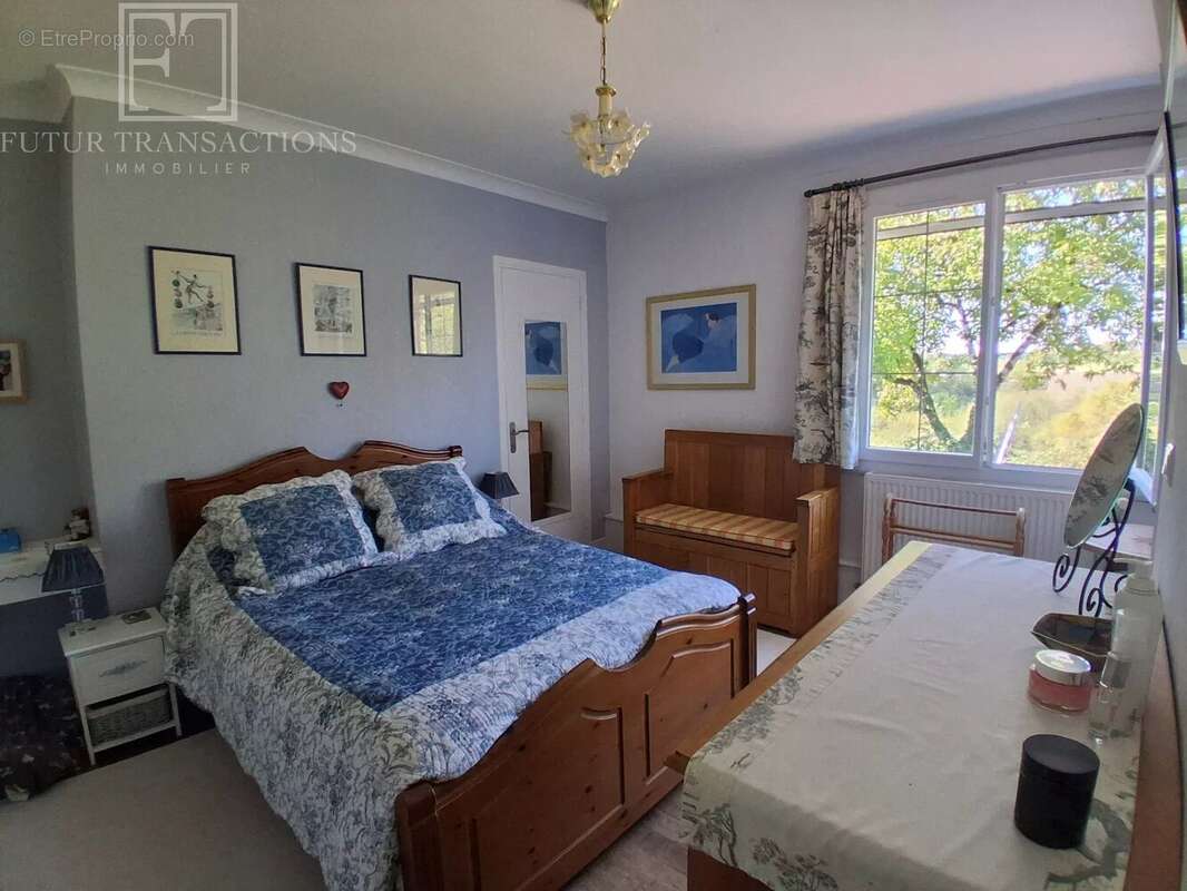 Maison à CHATEAU-L&#039;EVEQUE