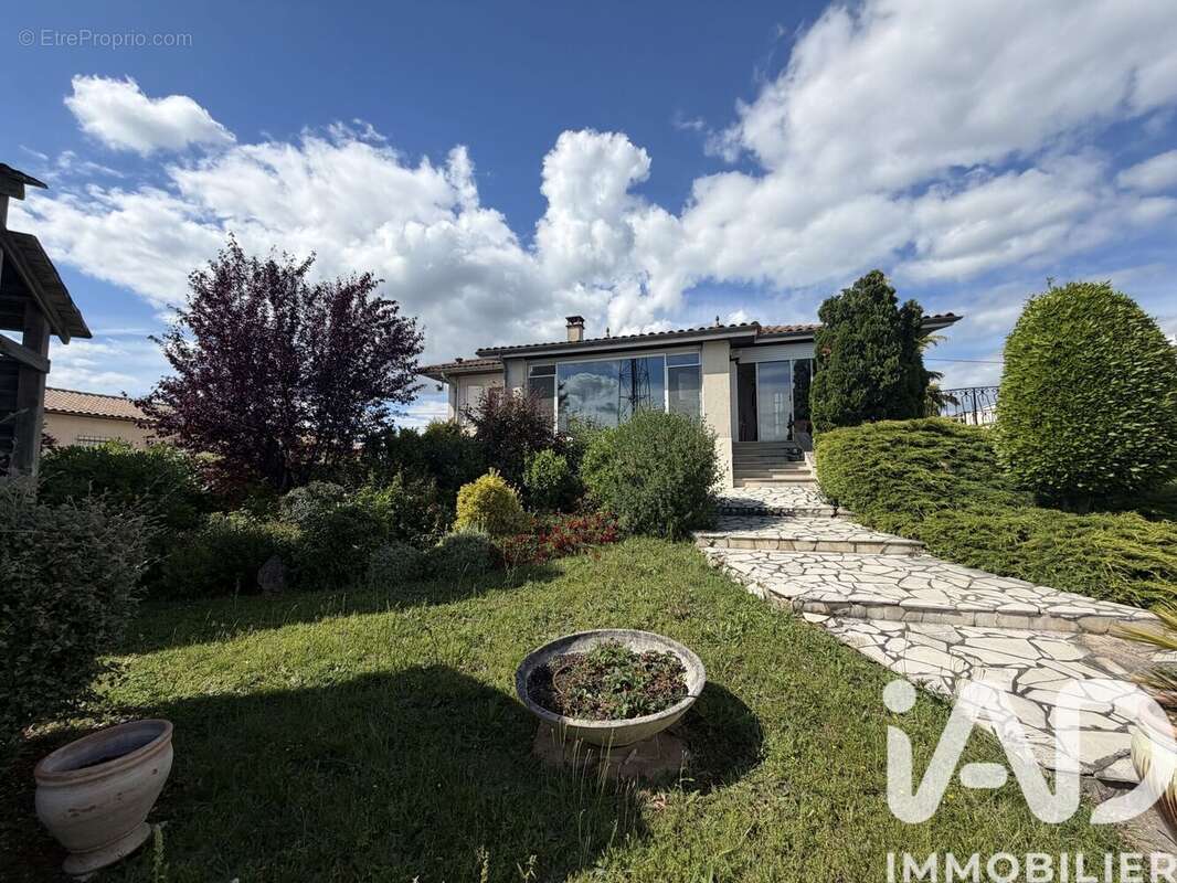 Photo 3 - Maison à CHAMPNIERS