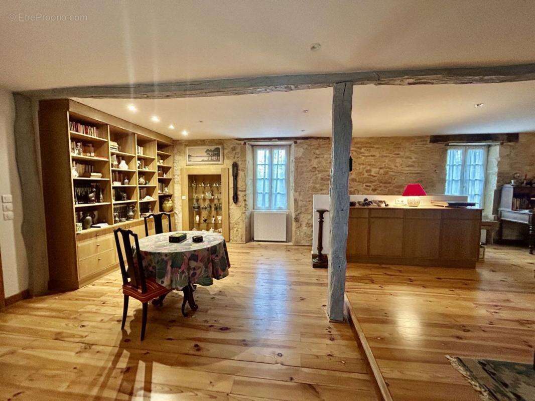 Maison à NADAILLAC-DE-ROUGE