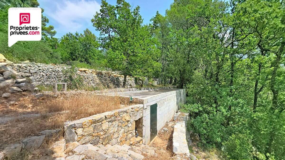 Tour en pierres amenagee avec terrain de 7 hectares et vue panoramique sur la vallee de la siagne - photo 6