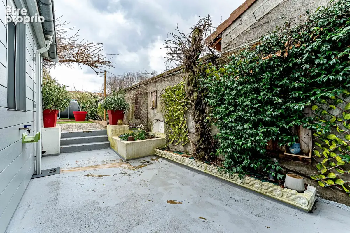Maison de ville 10 pièces 320 m2 implantée sur sa parcelle de 494 m2 - photo 4