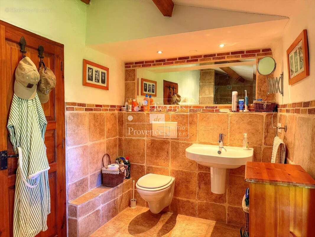 Maison à FOX-AMPHOUX