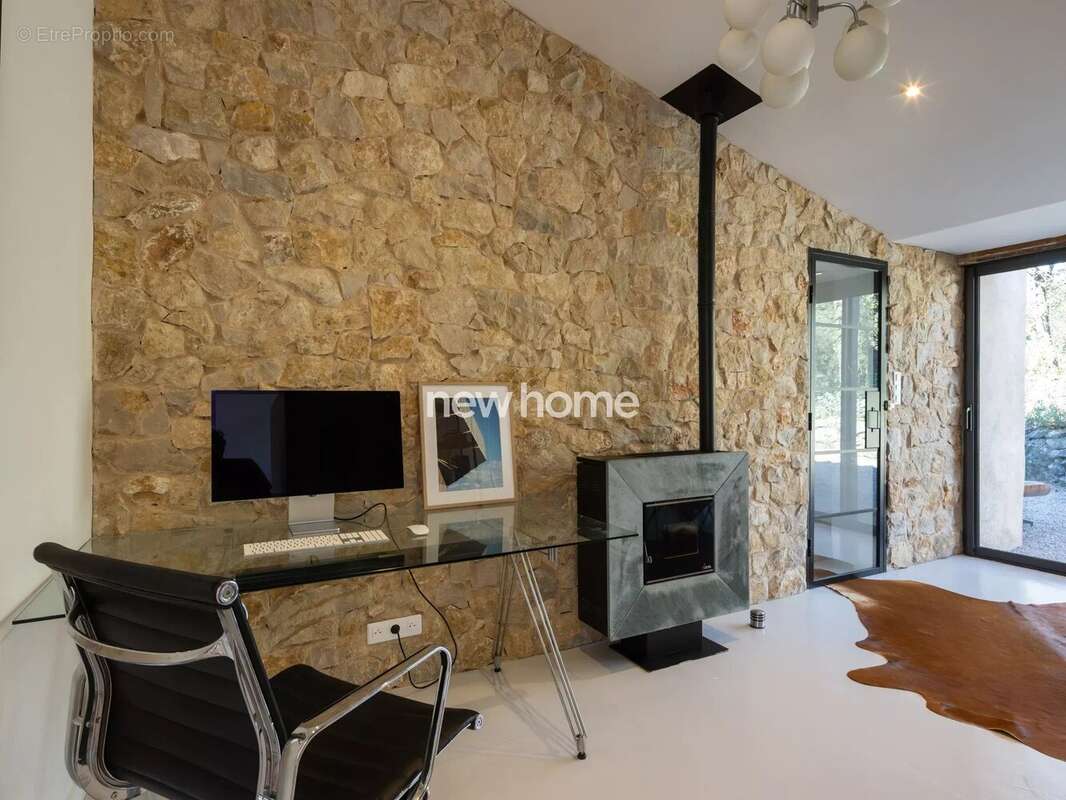 Villa joliment rénovée avec piscine dans un cadre verdoyant - photo 12