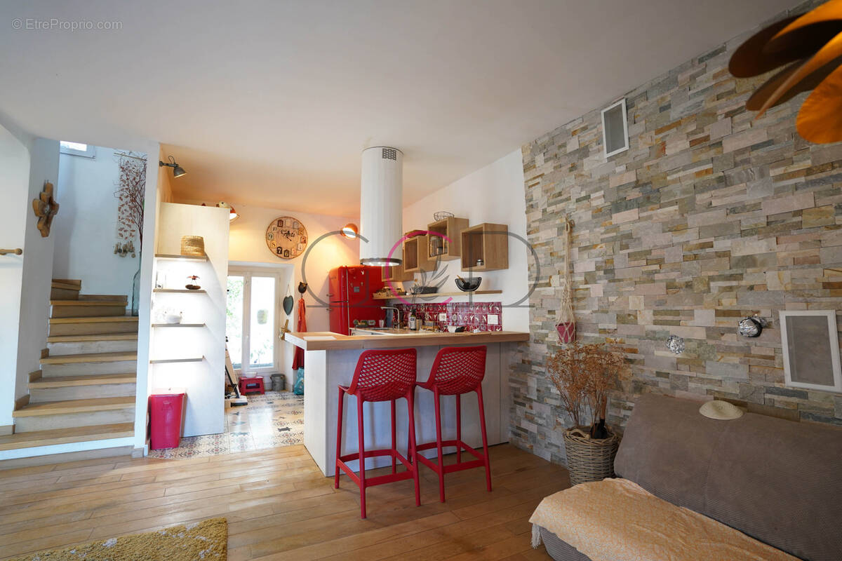 Maison à VENTABREN
