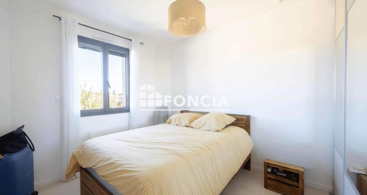 Maison à ENTRAIGUES-SUR-LA-SORGUE