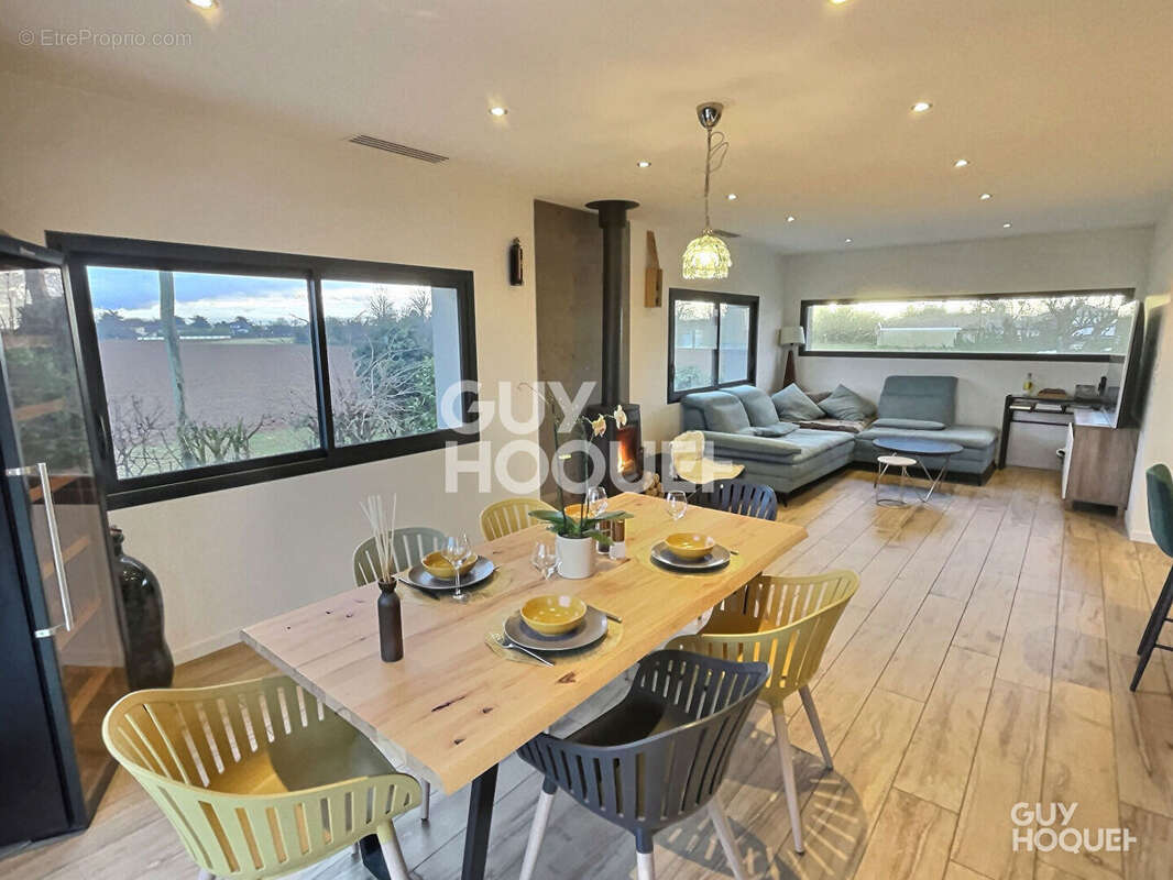 Maison à SAINT-BONNET-DE-MURE