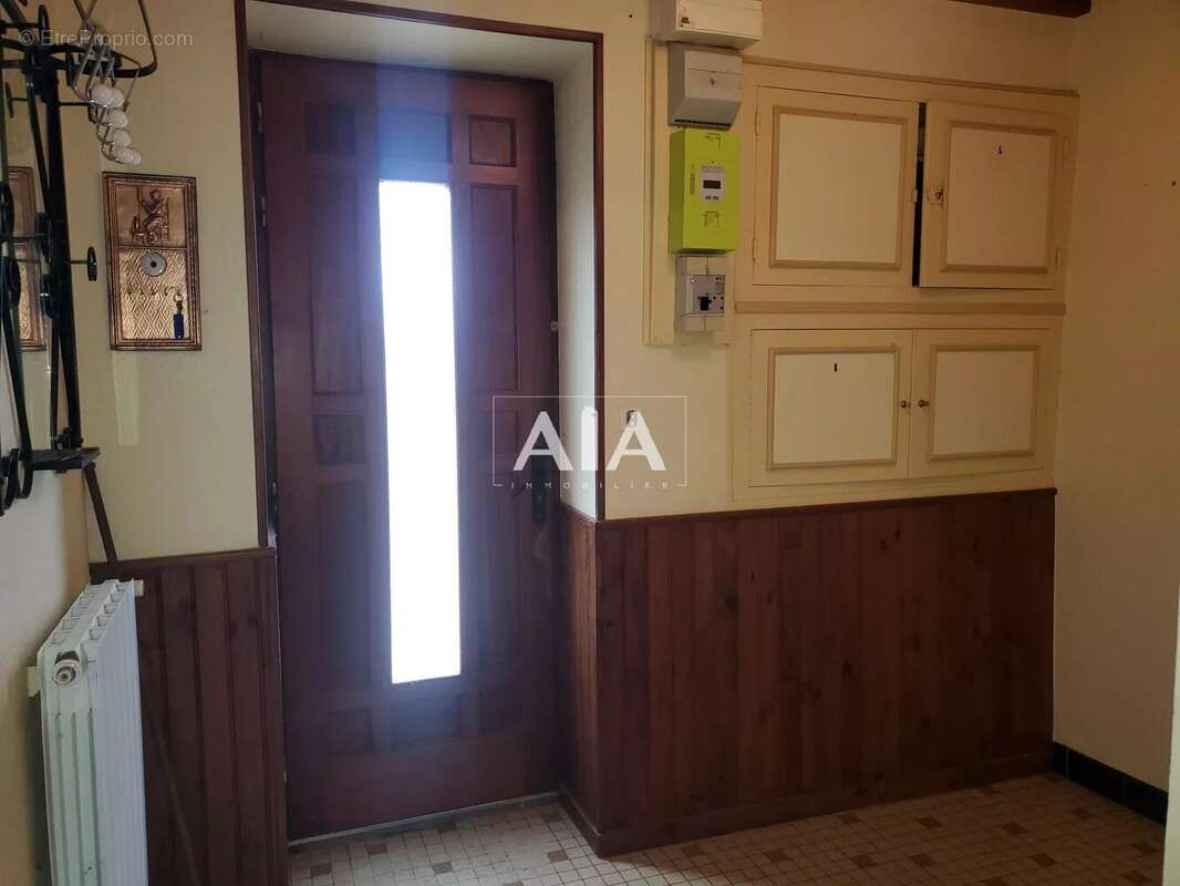 Maison à LES ADJOTS