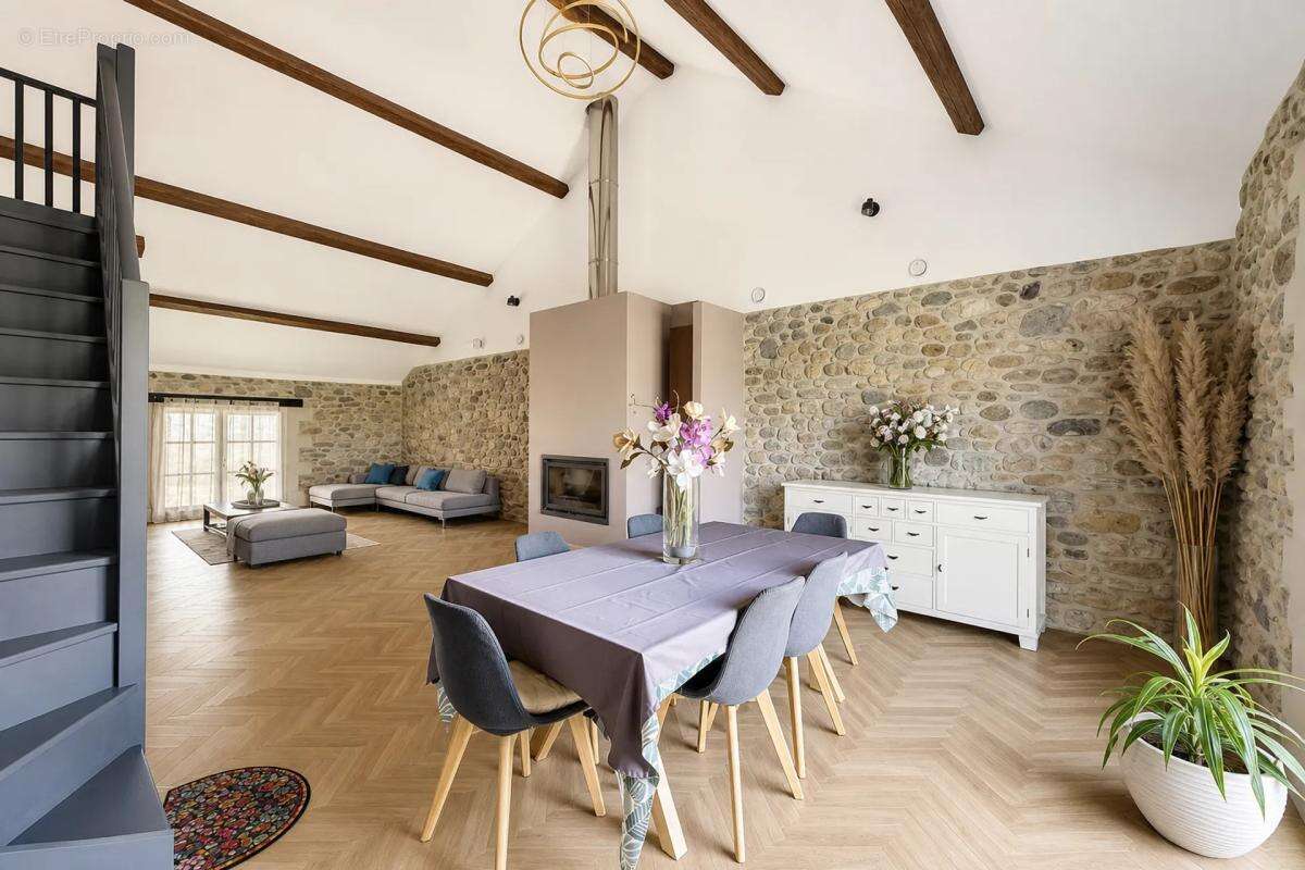 Maison de 6 pièces de 205 m² à Usinens - photo 6