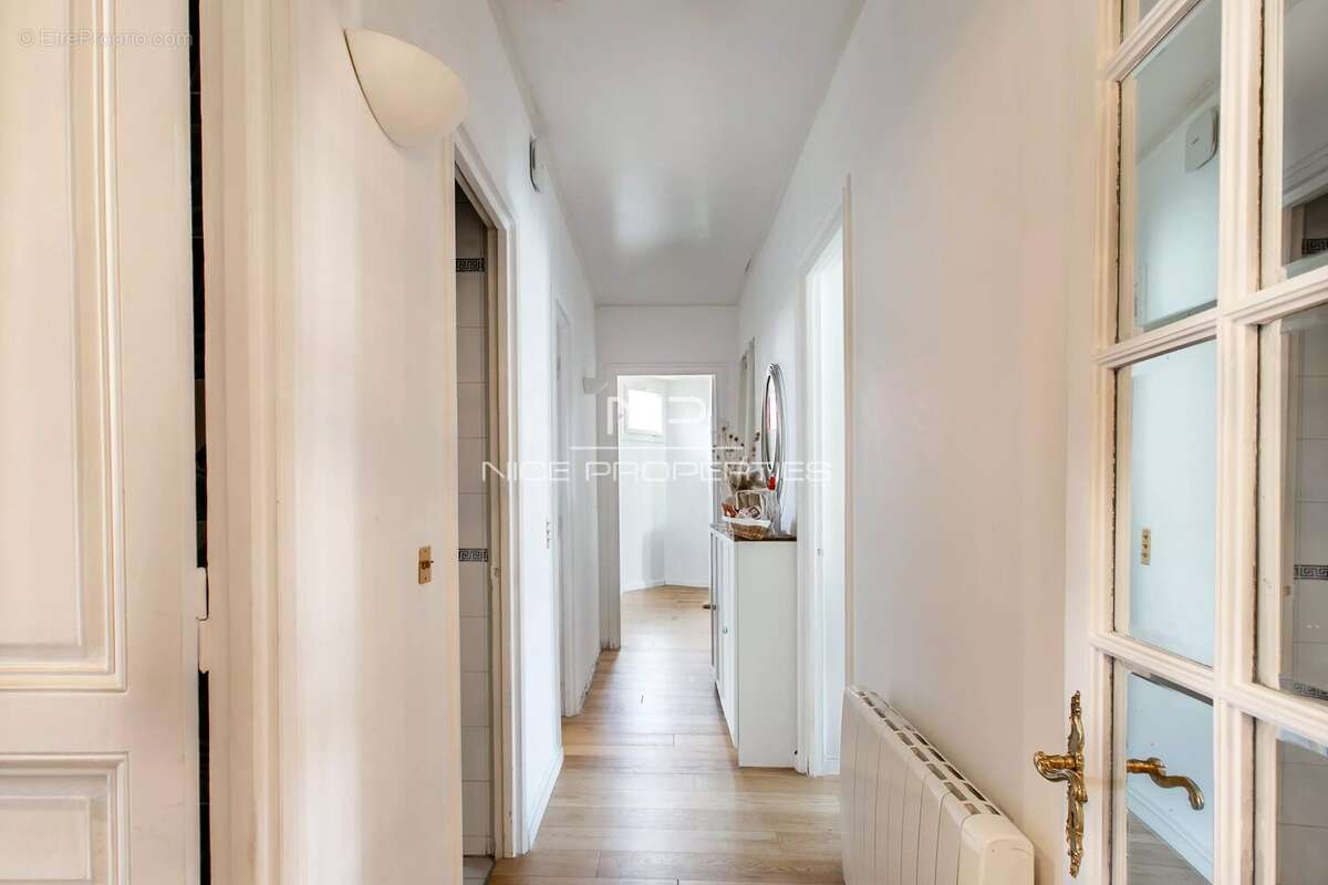 Nice Carré d'Or, splendide 4 pièces rénové et climatisé en dernier étage - photo 22