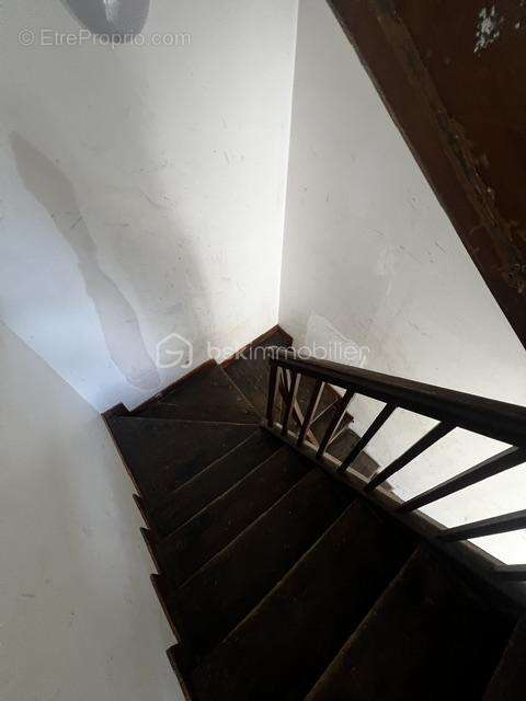 Maison de 188 m² avec 2 appartements indépendants – Garage, cave et terrain – Ernée (53500) - photo 4