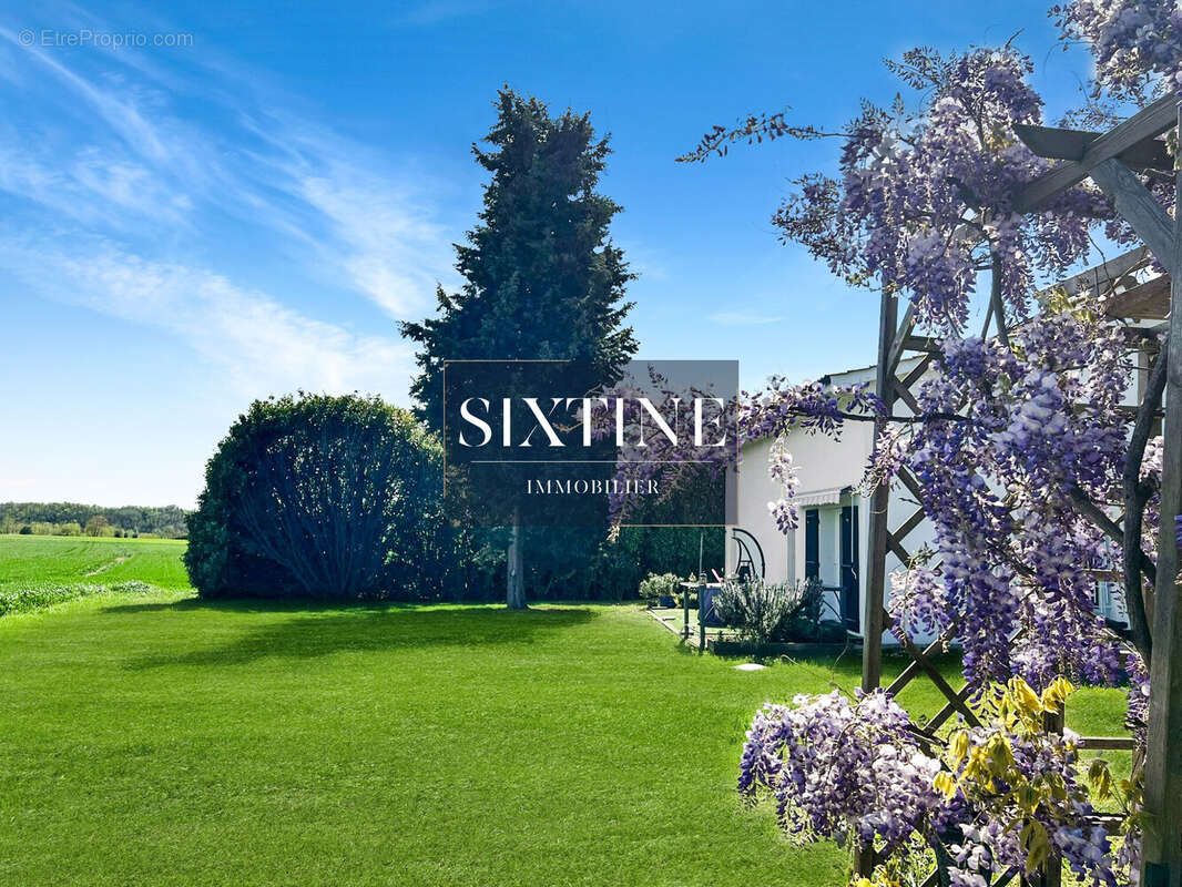 Maison à AUBERIVES-SUR-VAREZE