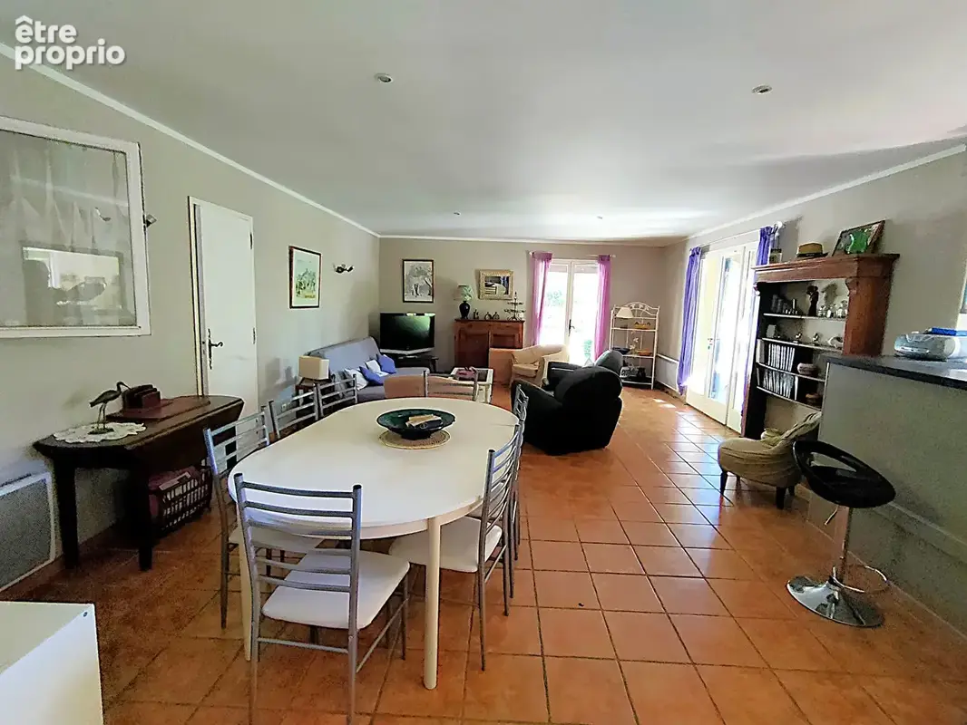 Propriété familiale spacieuse de type 8 à vendre à Garéoult sur 2000m² de terrain - photo 7