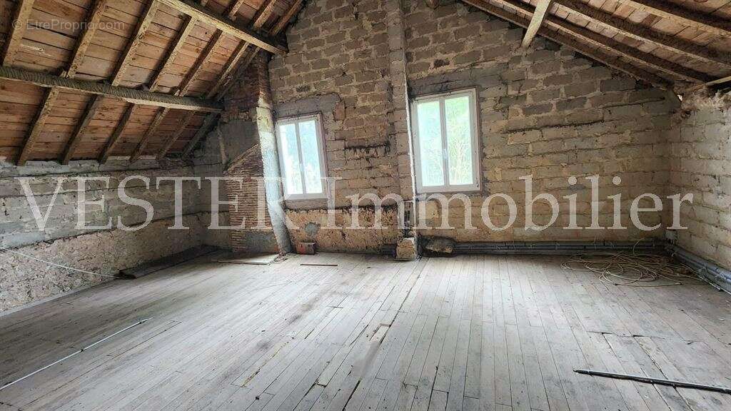 Maison ancienne rénovée de 130m2 + 130m2 aménageables, dans un écrin de verdure - photo 13