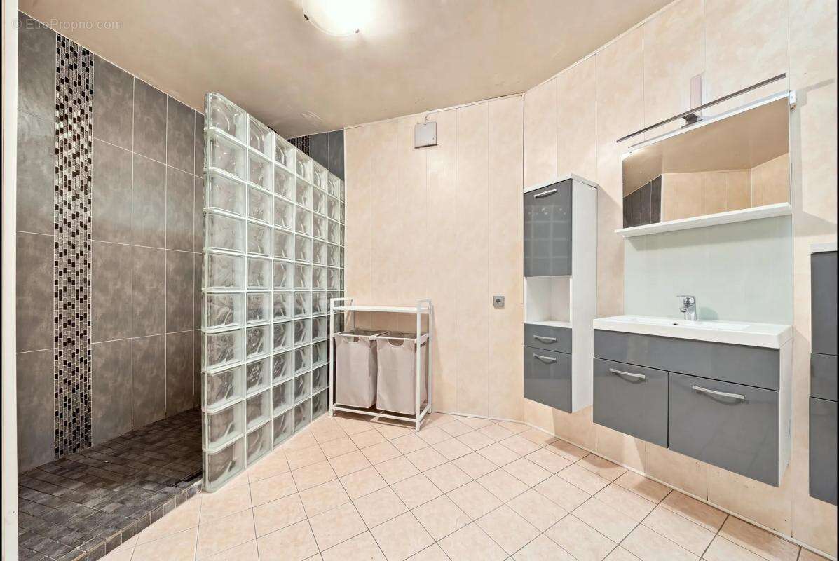 Maison de 5 pièces de 129 m² à Alfortville - photo 8