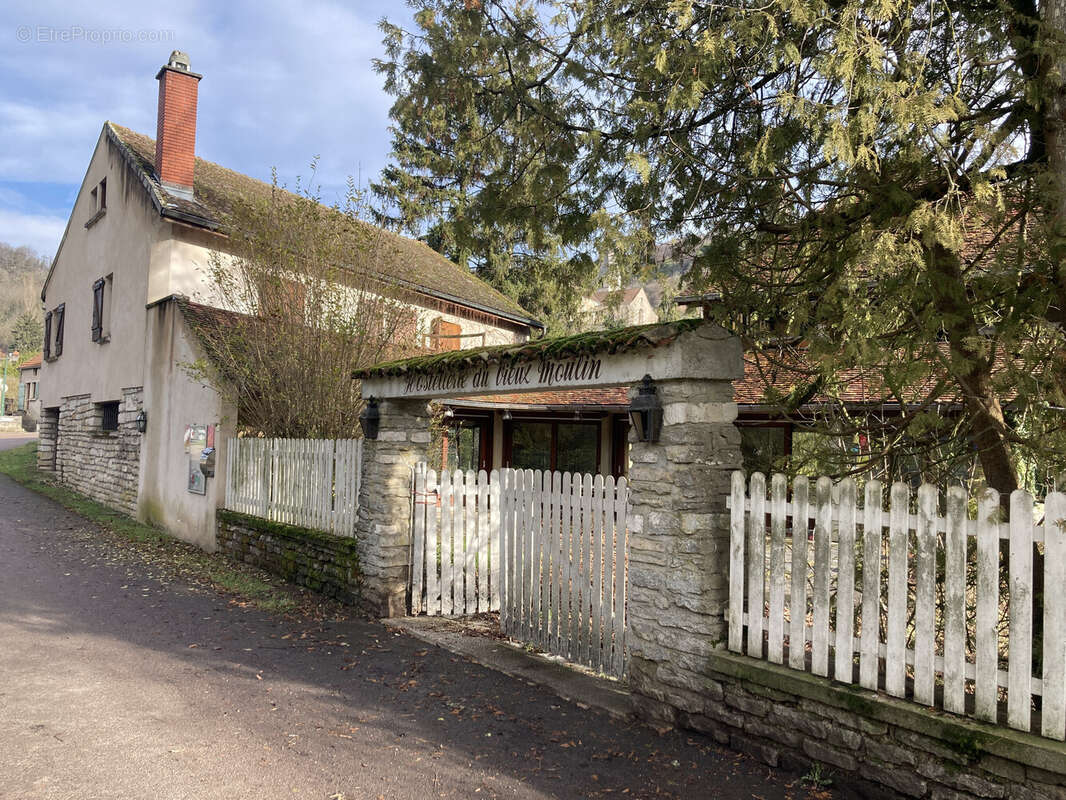 Commerce à BOUILLAND