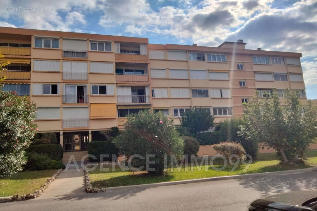 Parking à MANDELIEU-LA-NAPOULE