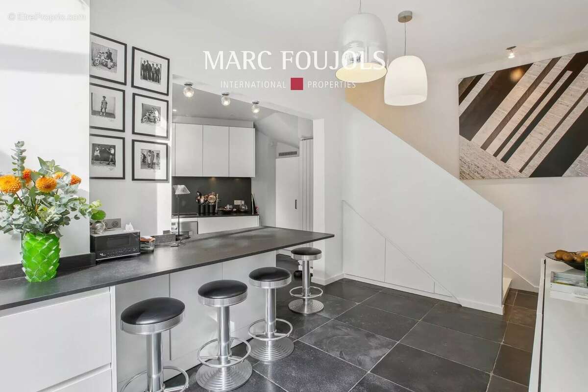Appartement à NEUILLY-SUR-SEINE