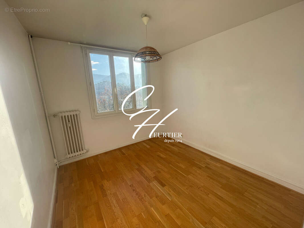 Appartement à SAINT-MARTIN-D'HERES