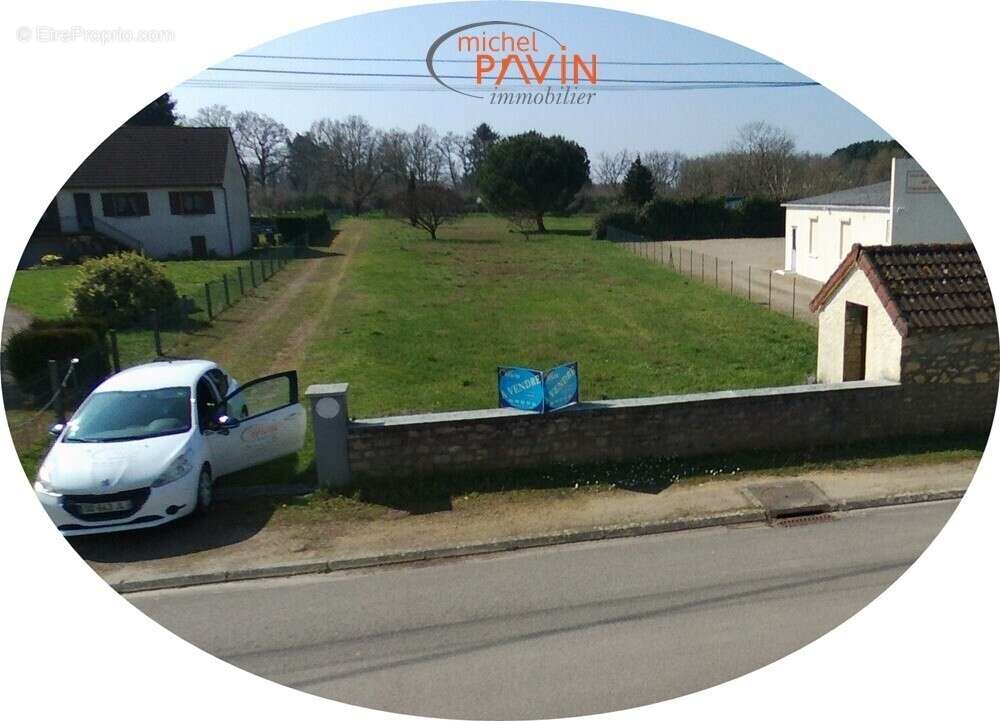 Terrain à LA GUERCHE-SUR-L'AUBOIS