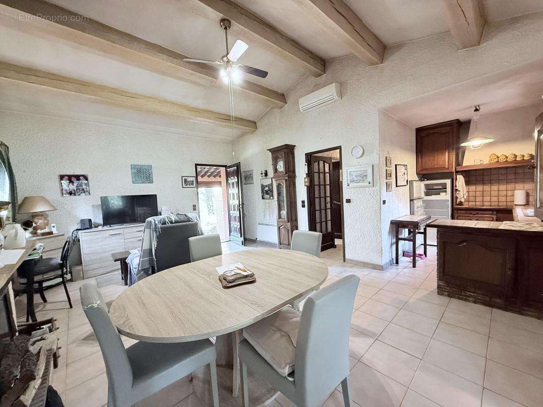 Maison à ROUSSILLON